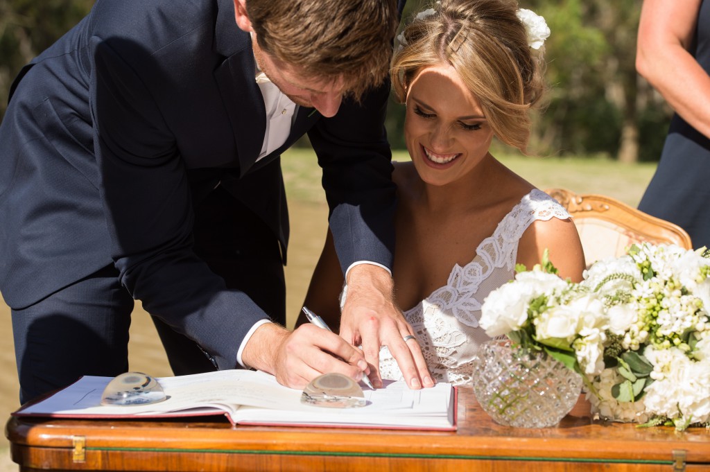 Melbourne Wedding Celebrant Meriki Comito | Sarah & Tyson's Country Wedding | Photo: www.jerryghionis.com