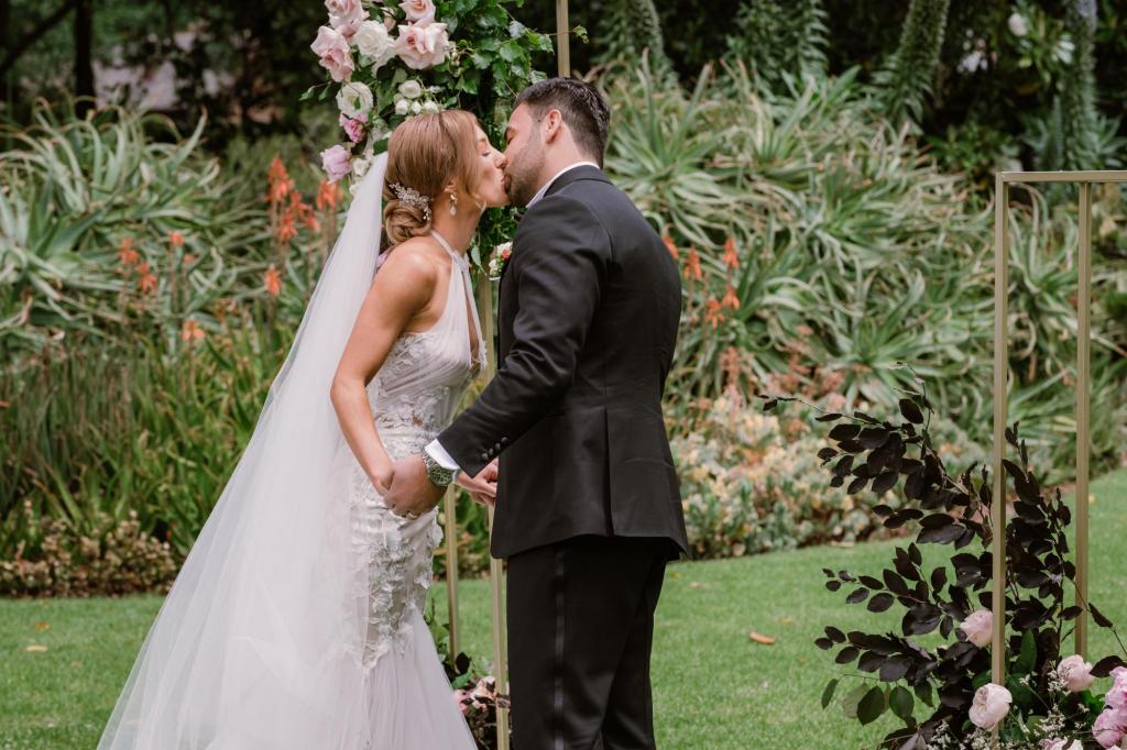 First kiss as husband and wife