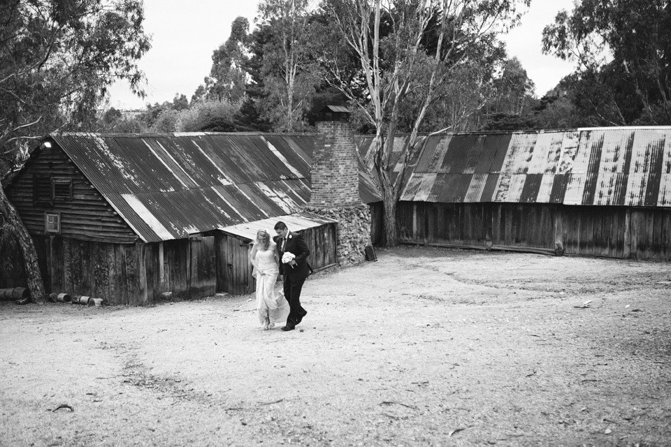 Melbourne Marriage Celebrant Meriki Comito | Seryn & Stuart's Emu Bottom Homestead Wedding | Photo: www.kimselbyphotography.com.au 